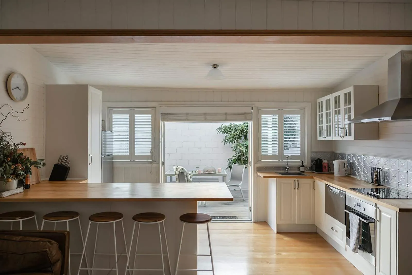 Workers Cottage On Wellington의 연락처